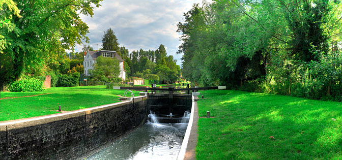 Locks and Keys | Classic English Scene | The River Wey Guildford Surrey